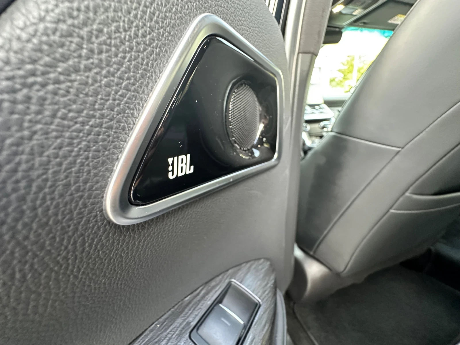 Toyota Land cruiser 300 Собствен Лизинг/ БАРТЕР FULL, снимка 17 - Автомобили и джипове - 56088004
