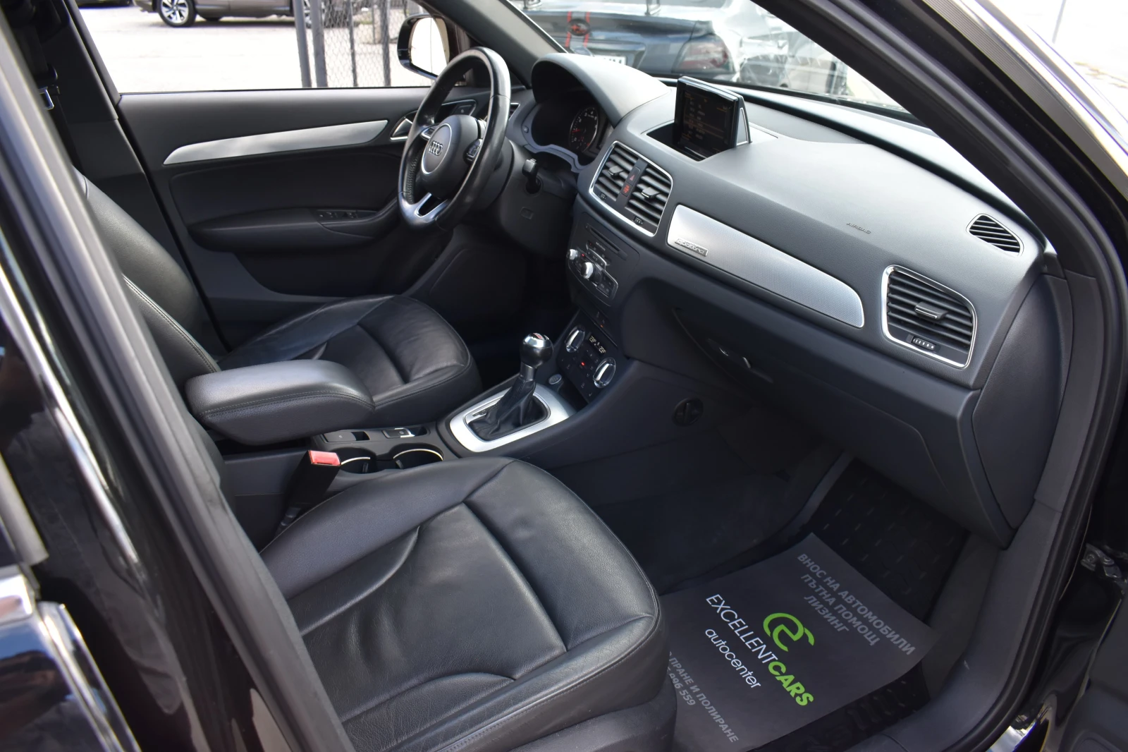 Audi Q3 2.0T* S-LINE* PANORAMA, снимка 13 - Автомобили и джипове - 56413743