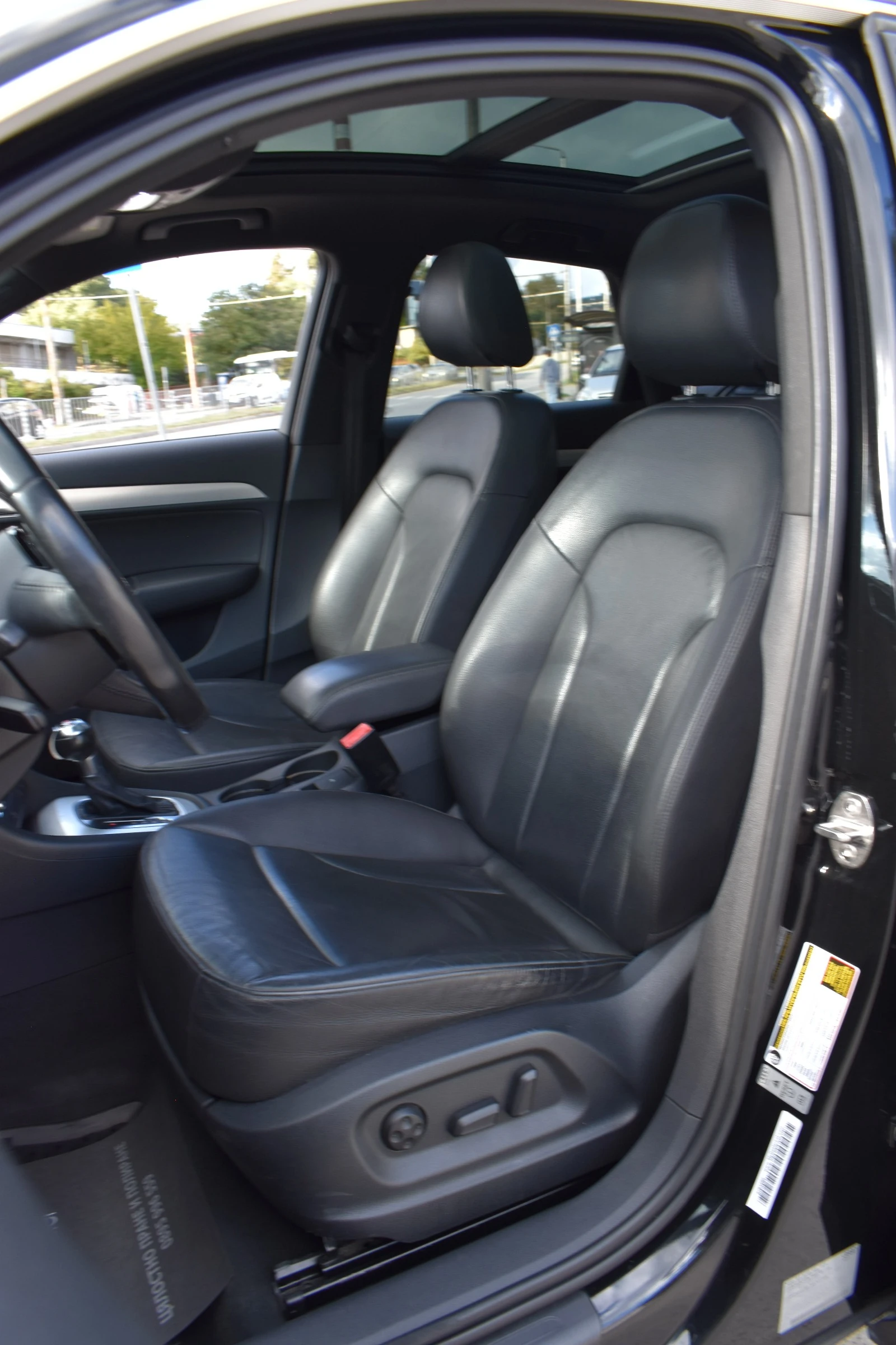 Audi Q3 2.0T* S-LINE* PANORAMA, снимка 11 - Автомобили и джипове - 56413743