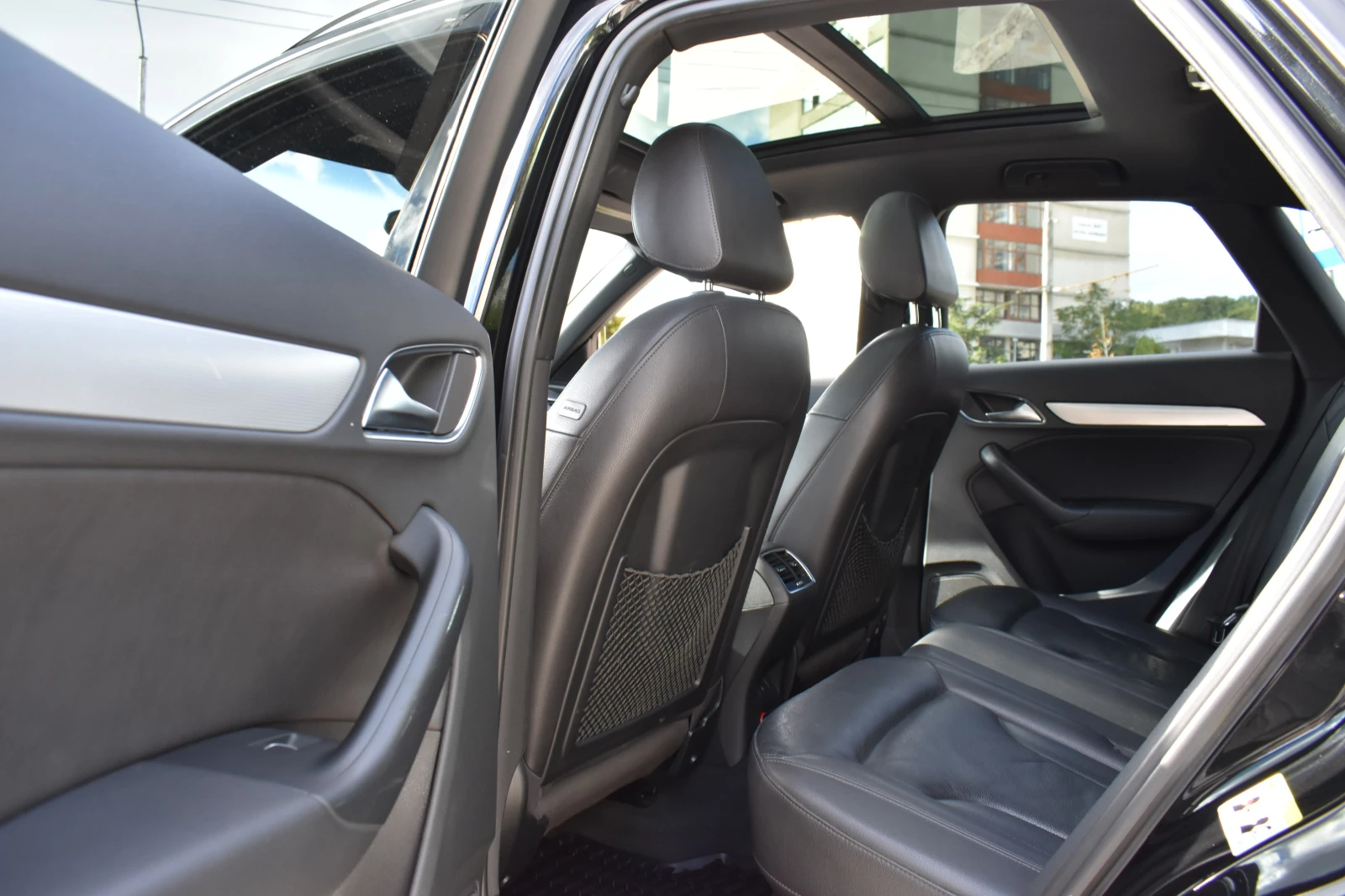 Audi Q3 2.0T* S-LINE* PANORAMA, снимка 12 - Автомобили и джипове - 56413743