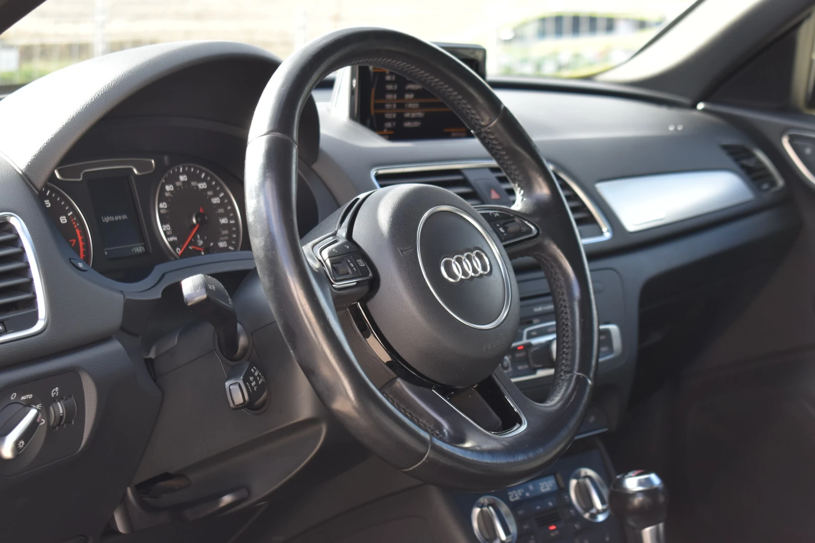 Audi Q3 2.0T* S-LINE* PANORAMA, снимка 9 - Автомобили и джипове - 56413743