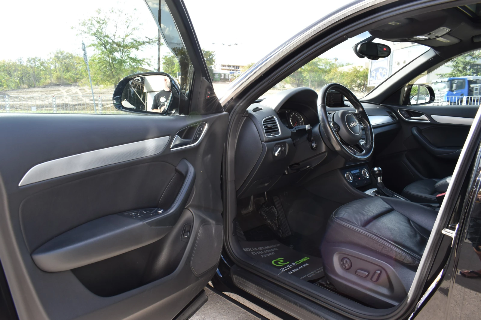 Audi Q3 2.0T* S-LINE* PANORAMA, снимка 8 - Автомобили и джипове - 56413743