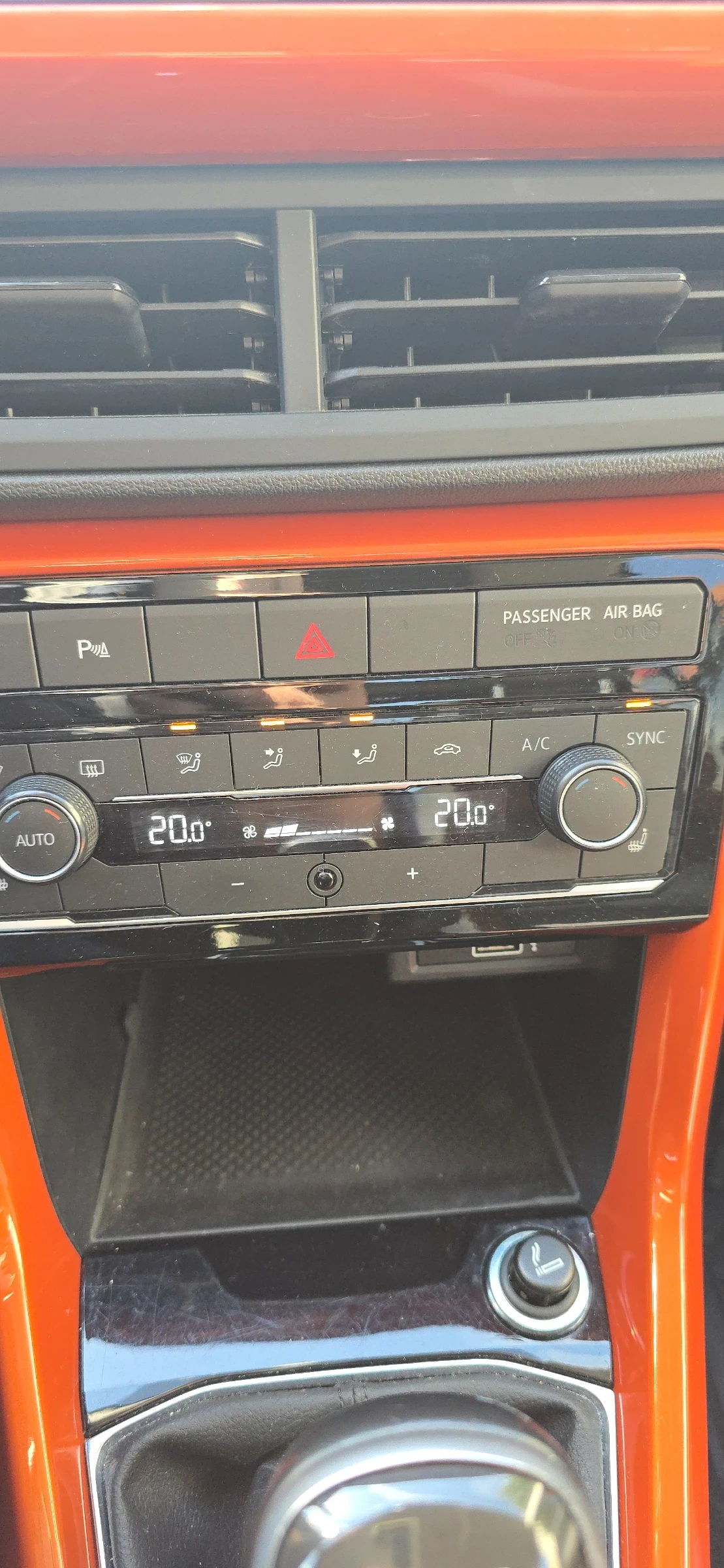 VW T-Cross 1.0 TSI , снимка 8 - Автомобили и джипове - 56551496