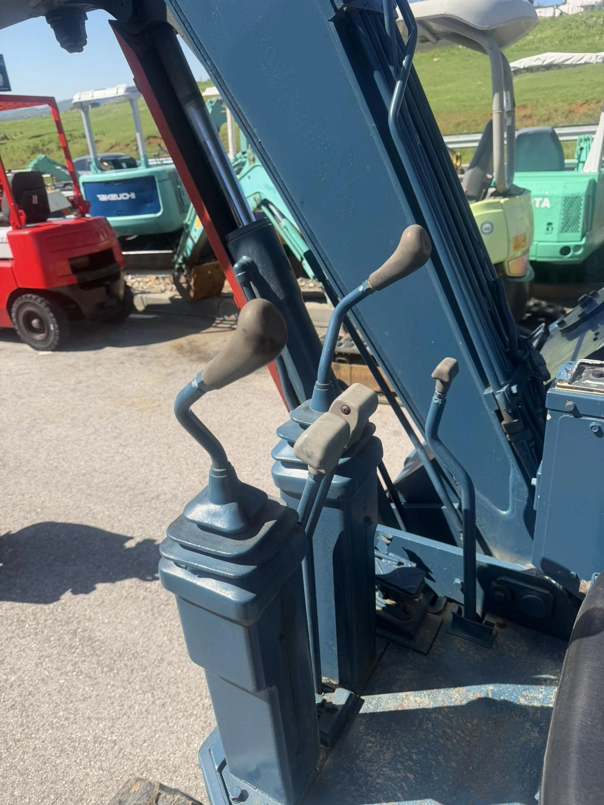 Багер Kobelco 3 тона Перфектен, снимка 5 - Индустриална техника - 54407028