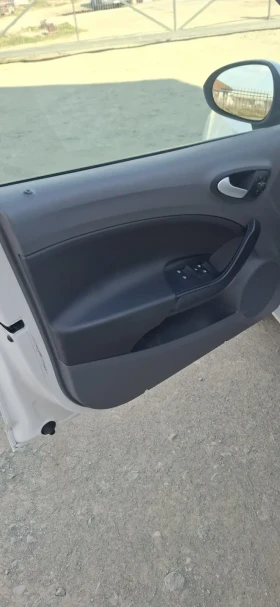 Seat Ibiza 1.6 TDI 105 кс Автопилот, снимка 9