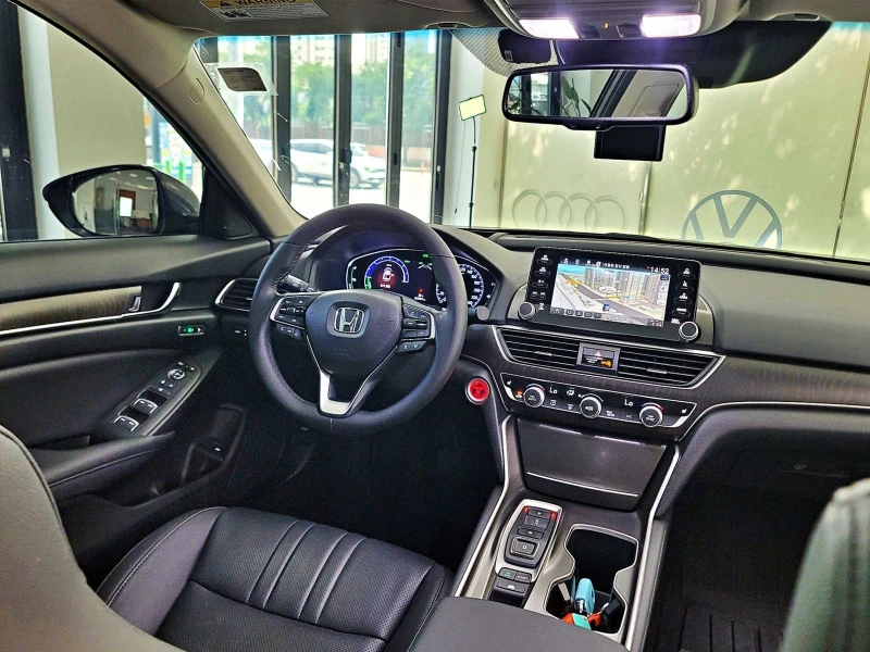 Honda Accord 2.0 Hybrid, снимка 6 - Автомобили и джипове - 51844059