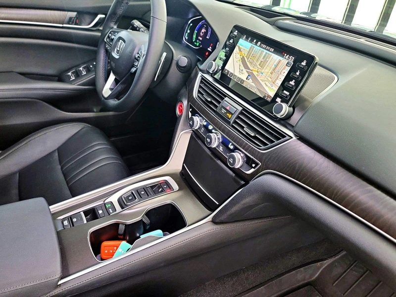 Honda Accord 2.0 Hybrid, снимка 8 - Автомобили и джипове - 51844059