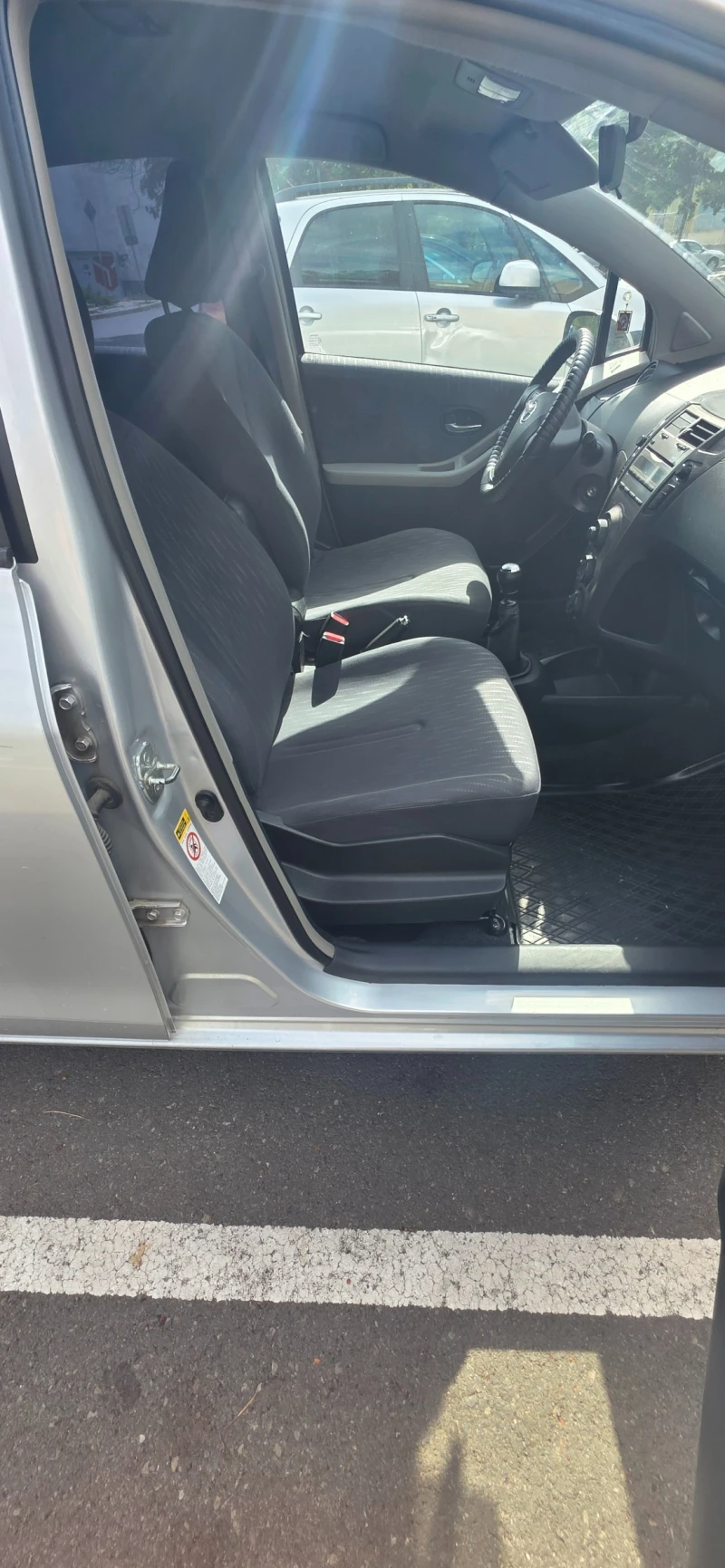 Toyota Yaris, снимка 11 - Автомобили и джипове - 51919636