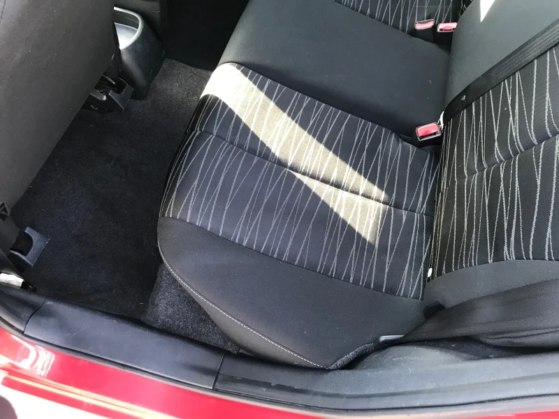 Mazda 2 1.5 automatic , снимка 9 - Автомобили и джипове - 53047341