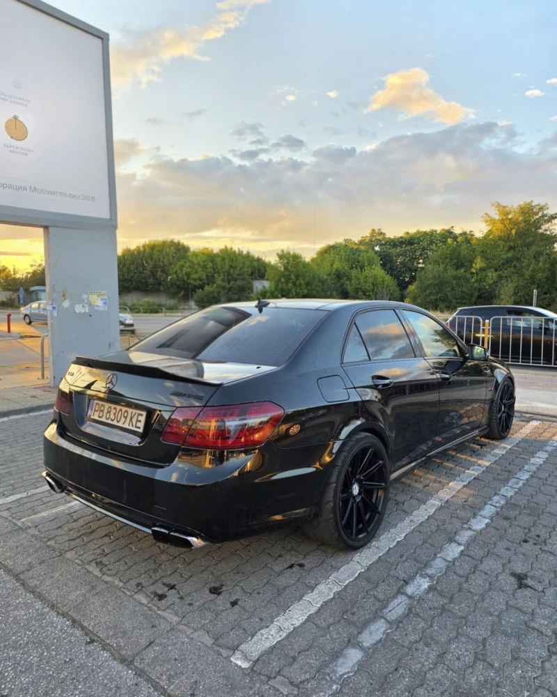 Mercedes-Benz E 63 AMG, снимка 3 - Автомобили и джипове - 53231739