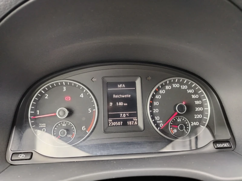 VW Caddy 2.0 TDI , снимка 17 - Автомобили и джипове - 53491514