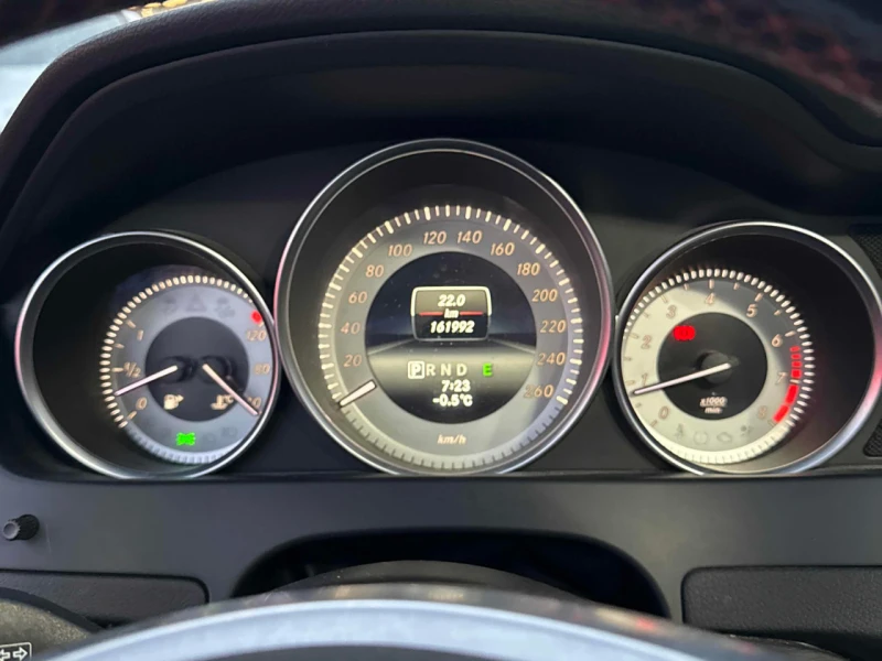 Mercedes-Benz C 350 4MATIC * FULL AMG PACK* ПОДГРЕВИ* ПАНОРАМА* H/K* , снимка 8 - Автомобили и джипове - 53587131