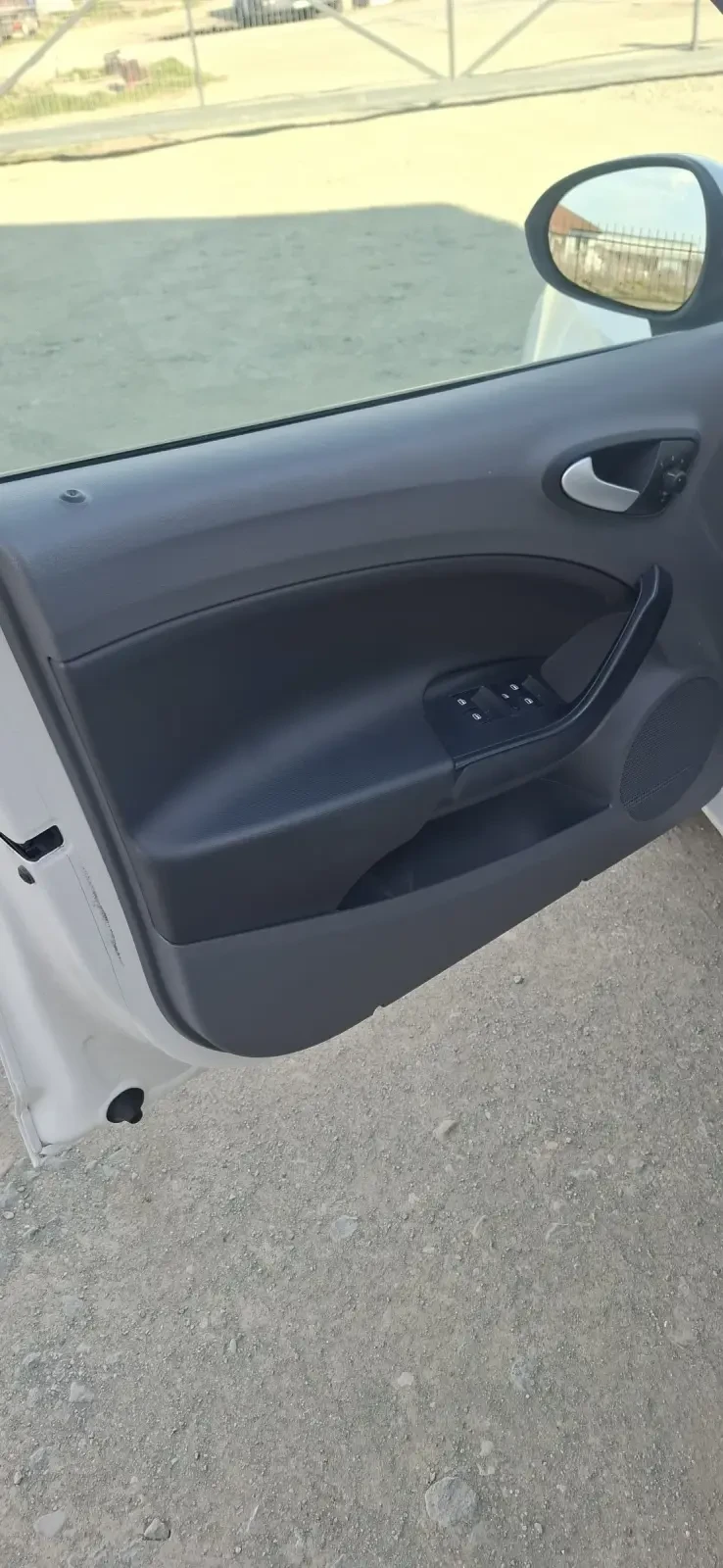 Seat Ibiza 1.6 TDI 105 кс Автопилот, снимка 9 - Автомобили и джипове - 53840603