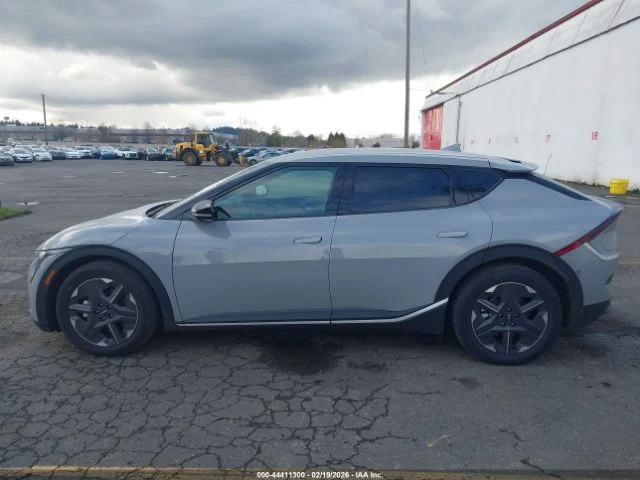 Kia EV6 LIGHT LONG RANGE AWD, снимка 13 - Автомобили и джипове - 54370543