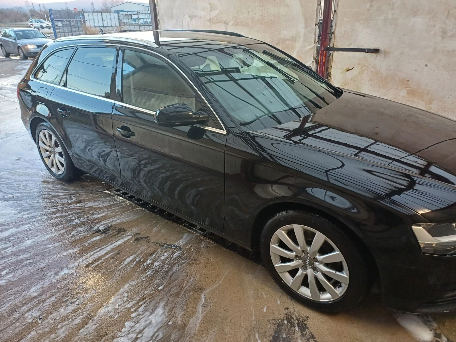 Audi A4 2.0 TDI пълно автокаско и ГО до 05 .2026г. - изображение 9