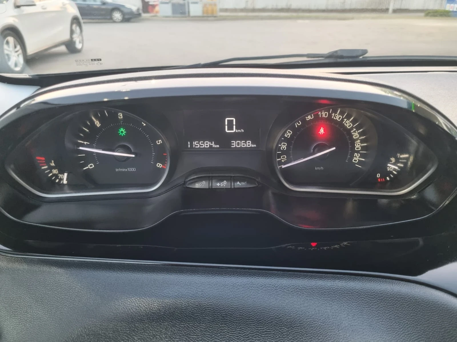 Peugeot 208  - изображение 9