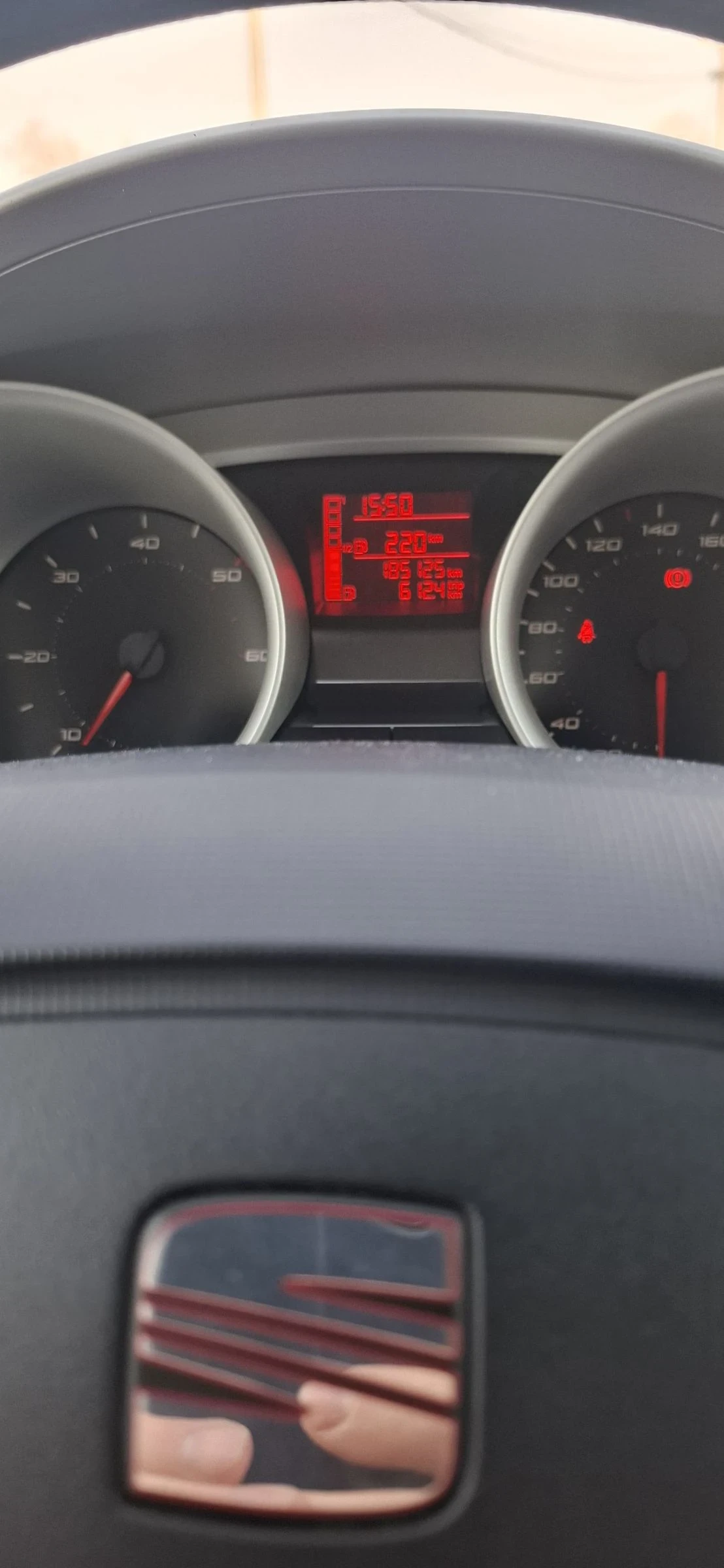 Seat Ibiza 1.6 TDI 105 кс Автопилот, снимка 11 - Автомобили и джипове - 53840603