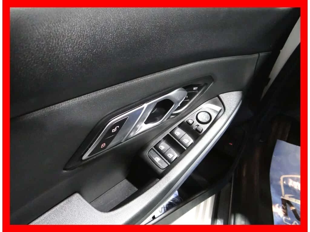 BMW 330 * 330I X DRIVE * NAVI/BACKUP CAM/LEATHER/SUNROOF/L, снимка 12 - Автомобили и джипове - 54056233