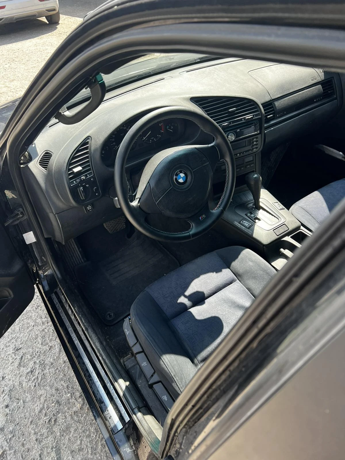 BMW 318, снимка 7 - Автомобили и джипове - 54363795