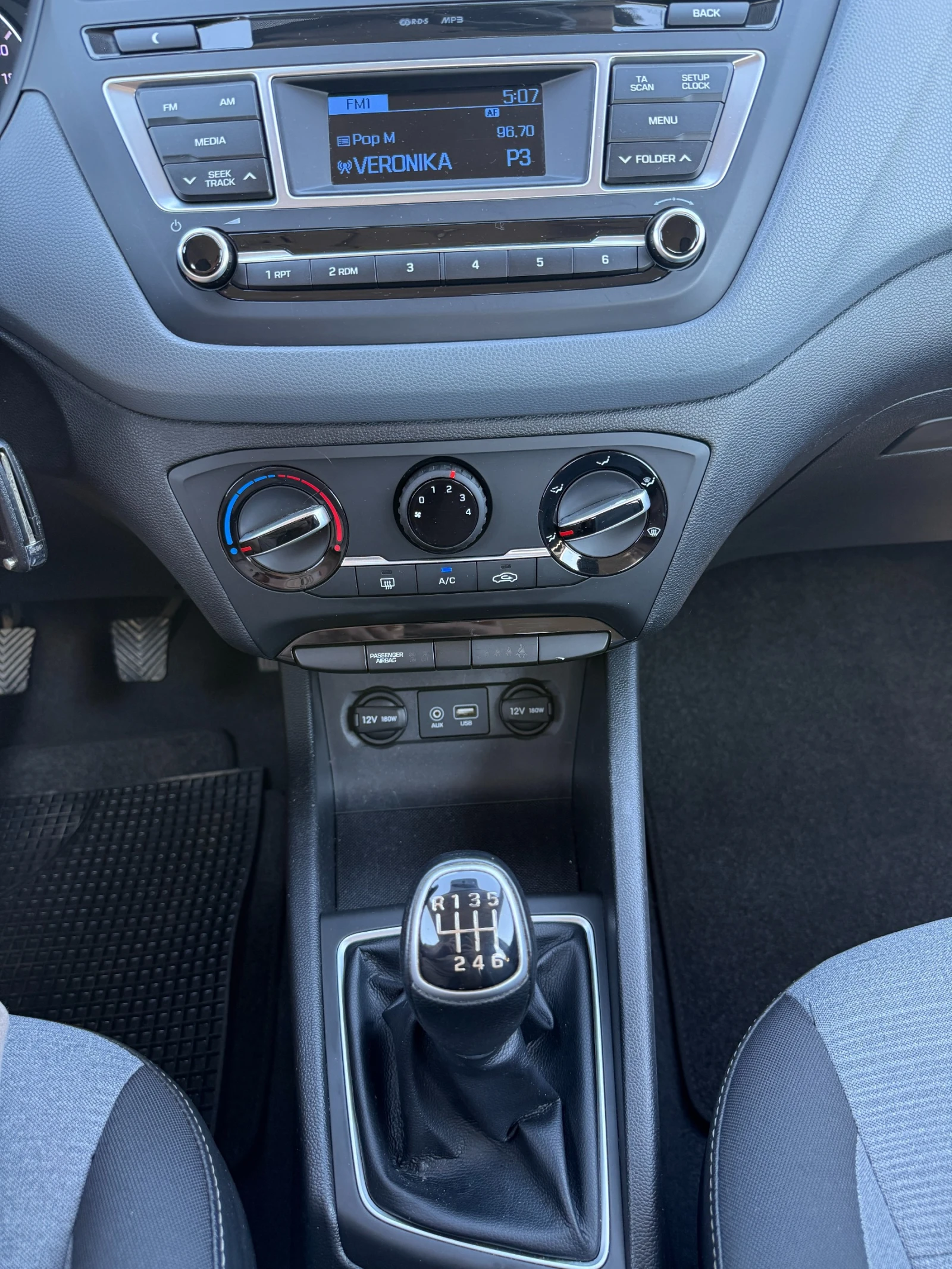 Hyundai I20 1.1CRDI-Климатик-Ел пакет-6 Скорусти, снимка 16 - Автомобили и джипове - 54442271