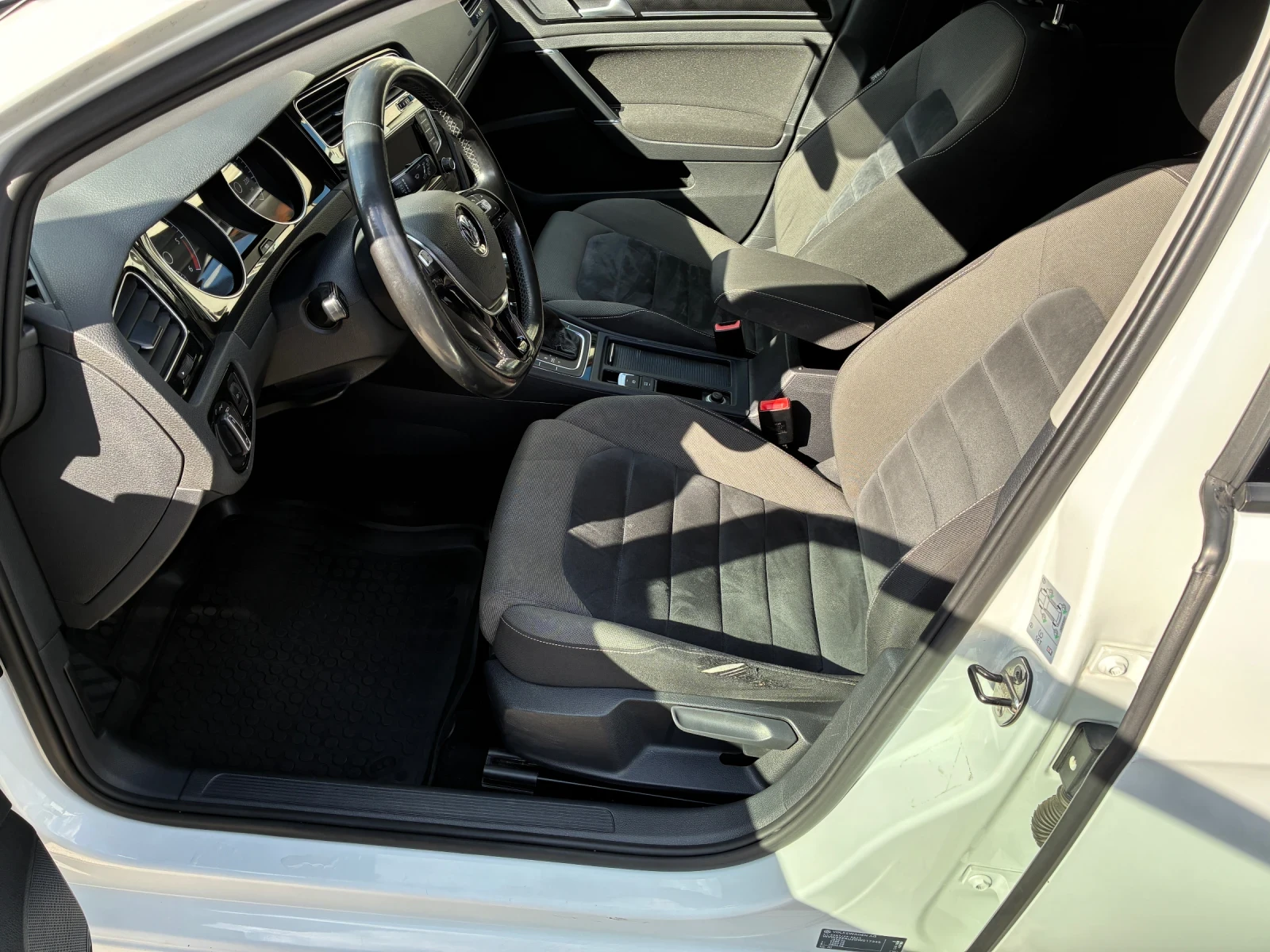 VW Golf 7, 1.6 TDI, Bluemotion, снимка 8 - Автомобили и джипове - 54457161