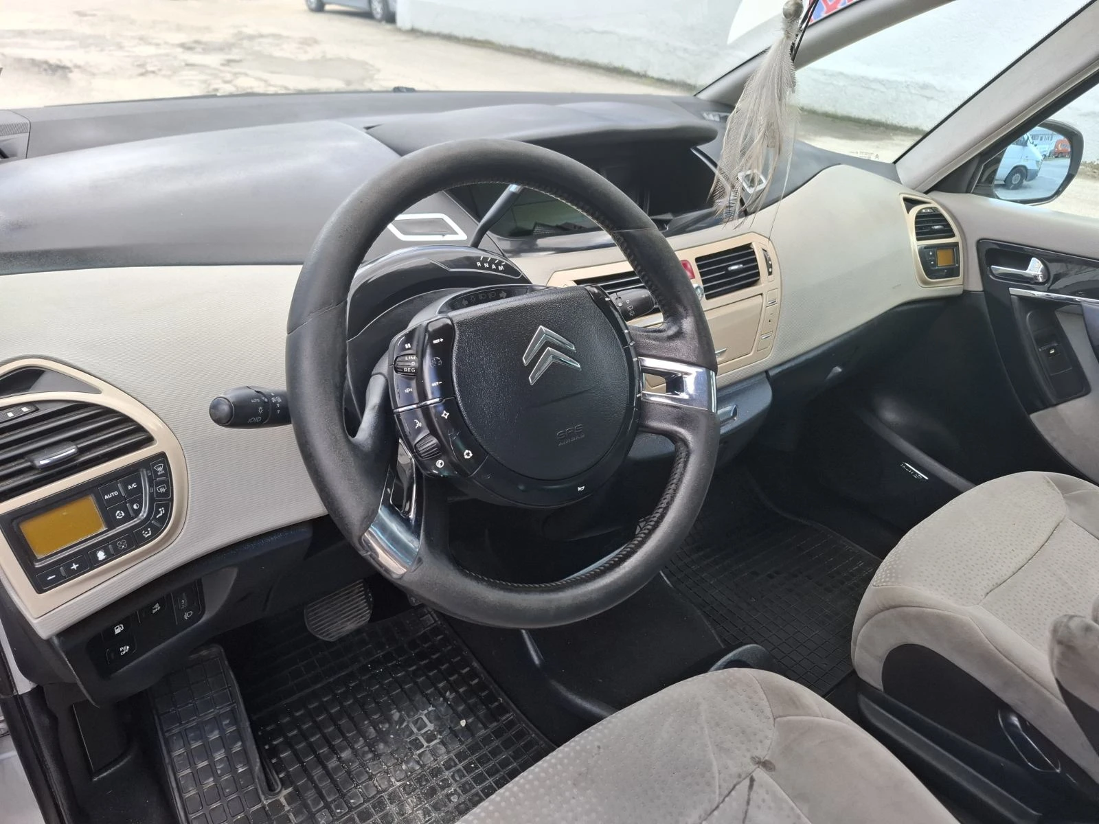 Citroen Grand C4 Picasso, снимка 2 - Автомобили и джипове - 55086643