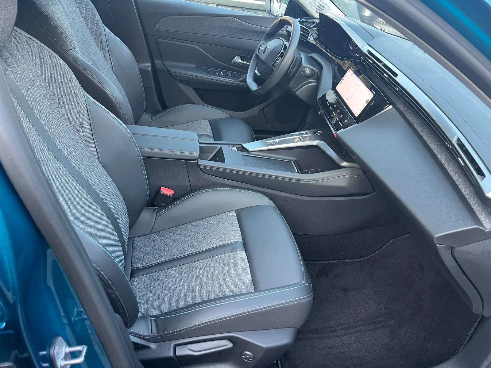 Peugeot 408 1.2 Hybrid/136HP, снимка 13 - Автомобили и джипове - 55986392