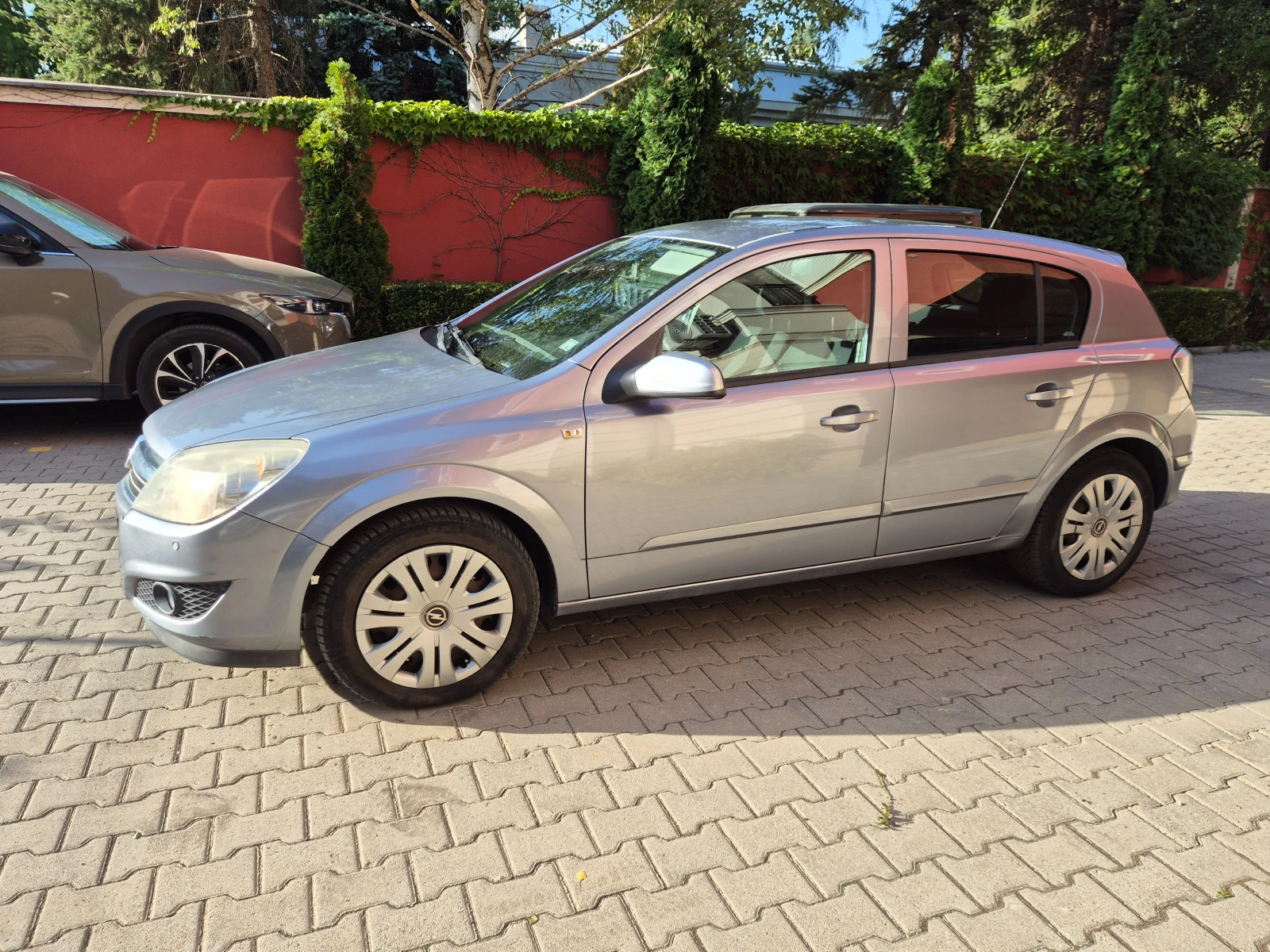 Opel Astra 1.7 CDTI (101 к.с.) Сменен съединител | Реални км, снимка 2 - Автомобили и джипове - 56176900