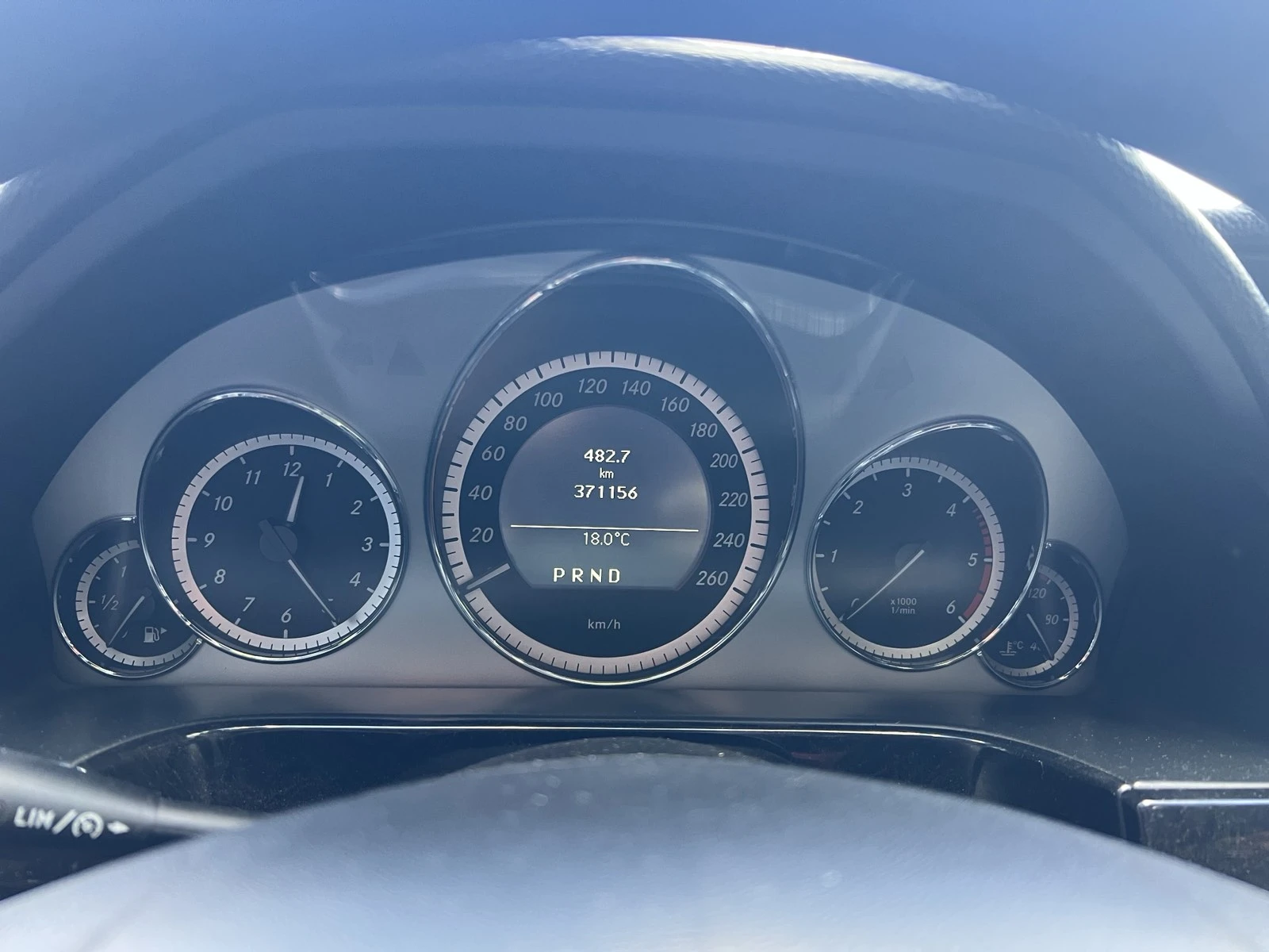 Mercedes-Benz E 220, снимка 3 - Автомобили и джипове - 56193354