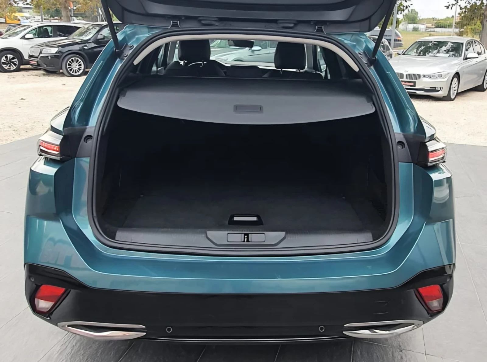 Peugeot 308 1.5 Blue HDI SW 8AT, снимка 10 - Автомобили и джипове - 56277512
