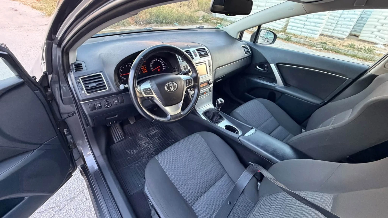 Toyota Avensis 1.8 БЕНЗИН  EURO5, снимка 12 - Автомобили и джипове - 56316545