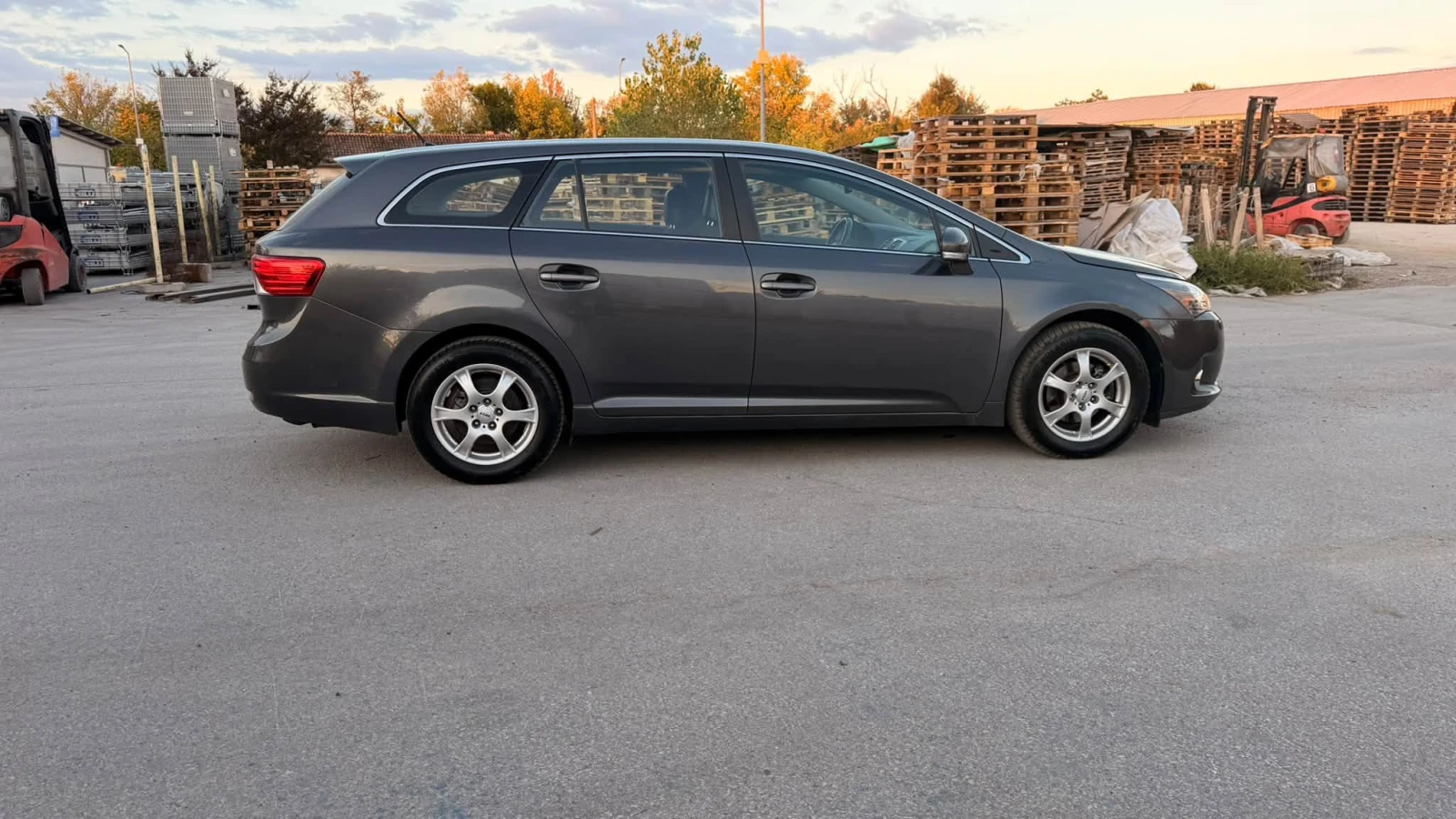 Toyota Avensis 1.8 БЕНЗИН  EURO5, снимка 5 - Автомобили и джипове - 56316545