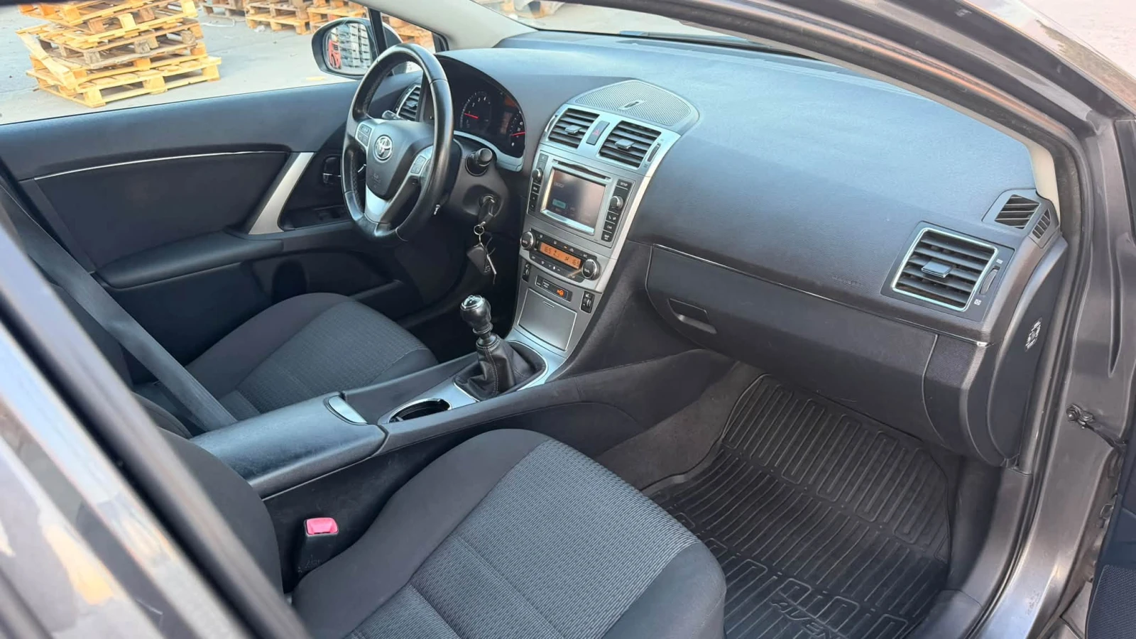 Toyota Avensis 1.8 БЕНЗИН  EURO5, снимка 11 - Автомобили и джипове - 56316545