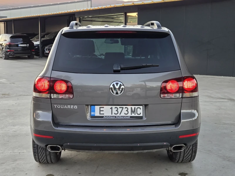 VW Touareg 3.0 TDI / Автоматик / Всички екстри / Топ обслужен, снимка 5 - Автомобили и джипове - 47426745