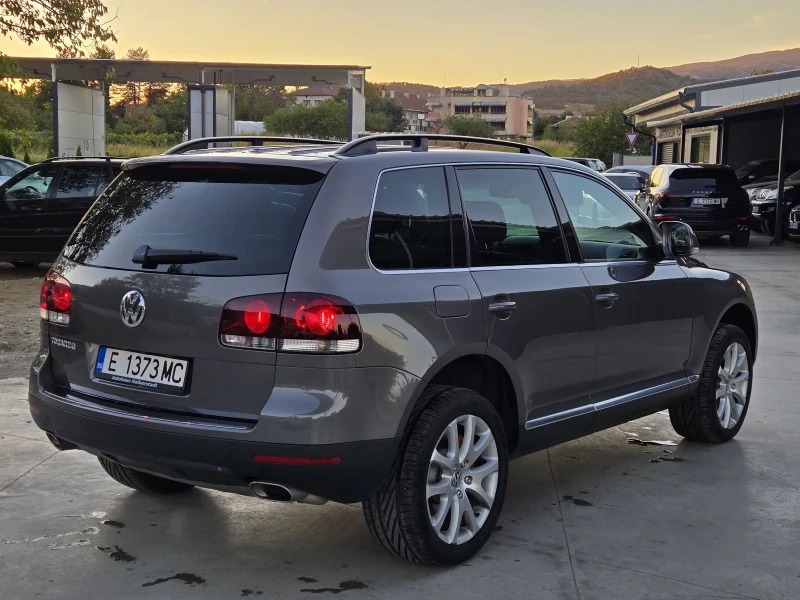 VW Touareg 3.0 TDI / Автоматик / Всички екстри / Топ обслужен, снимка 6 - Автомобили и джипове - 47426745