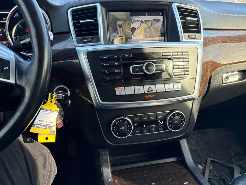 Mercedes-Benz GL 350 BlueTEC  CARFAX, снимка 9 - Автомобили и джипове - 53350404