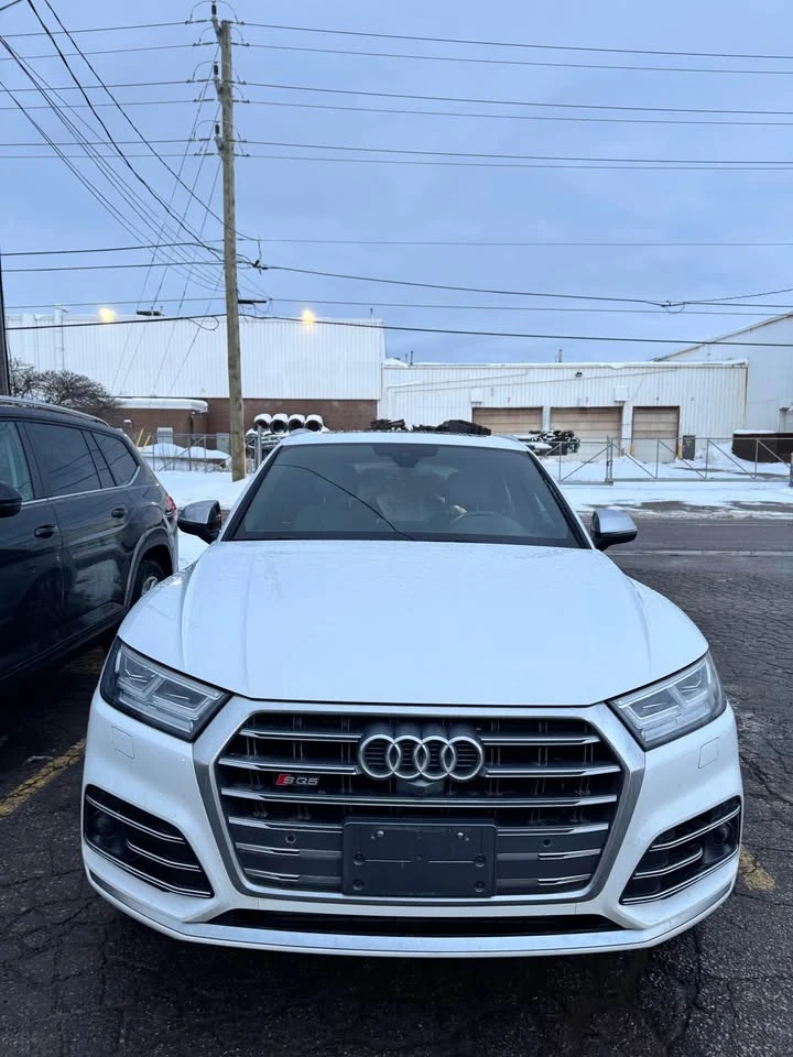 Audi SQ5 BANG & OLUFSEN * PANO * CARFAX * АВТОКРЕДИТ * , снимка 2 - Автомобили и джипове - 53187225