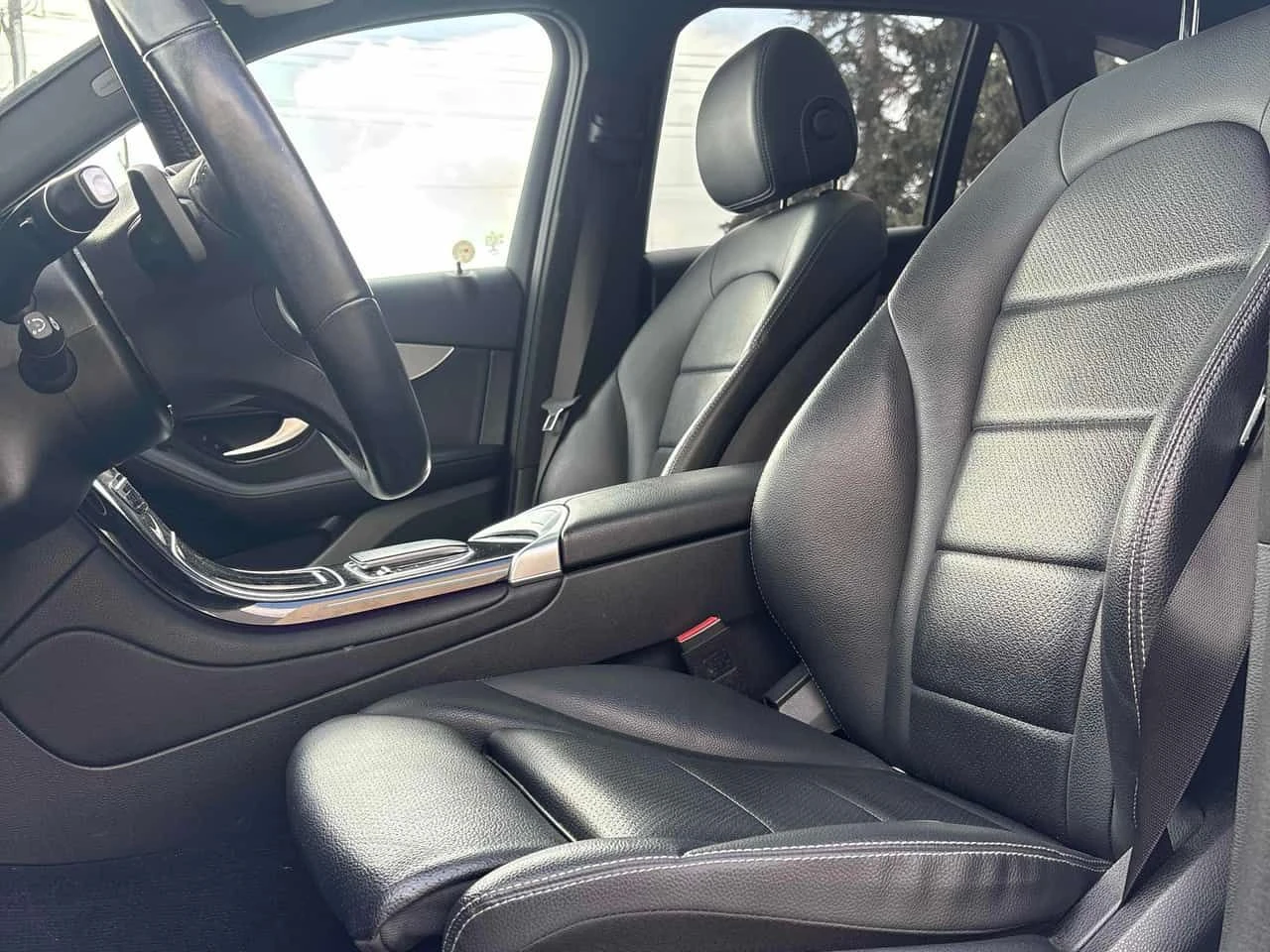 Mercedes-Benz GLC 300 CARFAX/360 КАМЕРИ/ПАНОРАМА/ПОДГРЕВИ, снимка 13 - Автомобили и джипове - 53934841