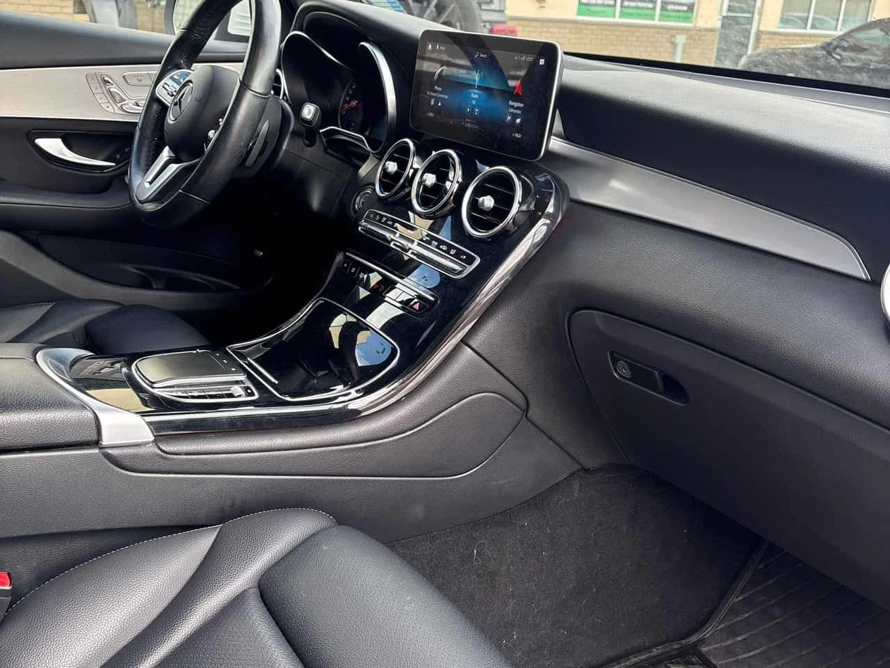 Mercedes-Benz GLC 300 CARFAX/360 КАМЕРИ/ПАНОРАМА/ПОДГРЕВИ, снимка 12 - Автомобили и джипове - 53934841