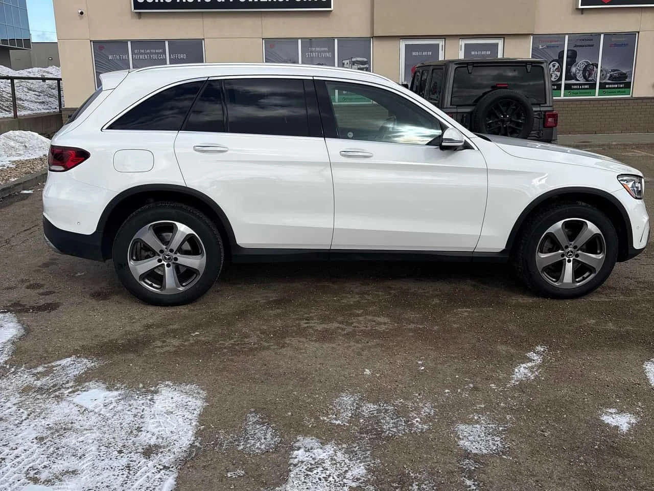Mercedes-Benz GLC 300 CARFAX/360 КАМЕРИ/ПАНОРАМА/ПОДГРЕВИ, снимка 4 - Автомобили и джипове - 53934841