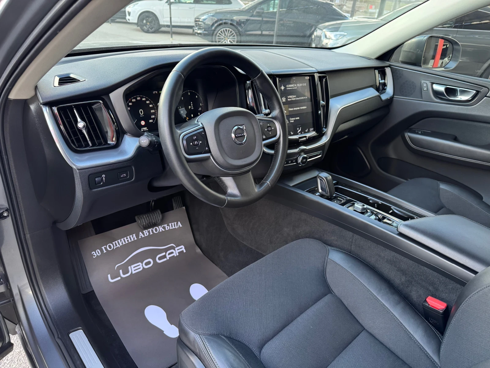 Volvo XC60 2.0D-190кс.-KEYLESS-ПОДГРЕВ-DISTRONIC-LANE ASSIST, снимка 12 - Автомобили и джипове - 53999817