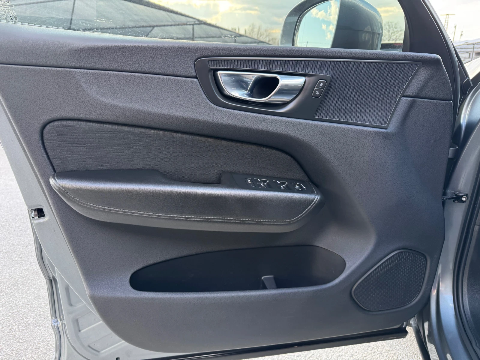 Volvo XC60 2.0D-190кс.-KEYLESS-ПОДГРЕВ-DISTRONIC-LANE ASSIST, снимка 10 - Автомобили и джипове - 53999817