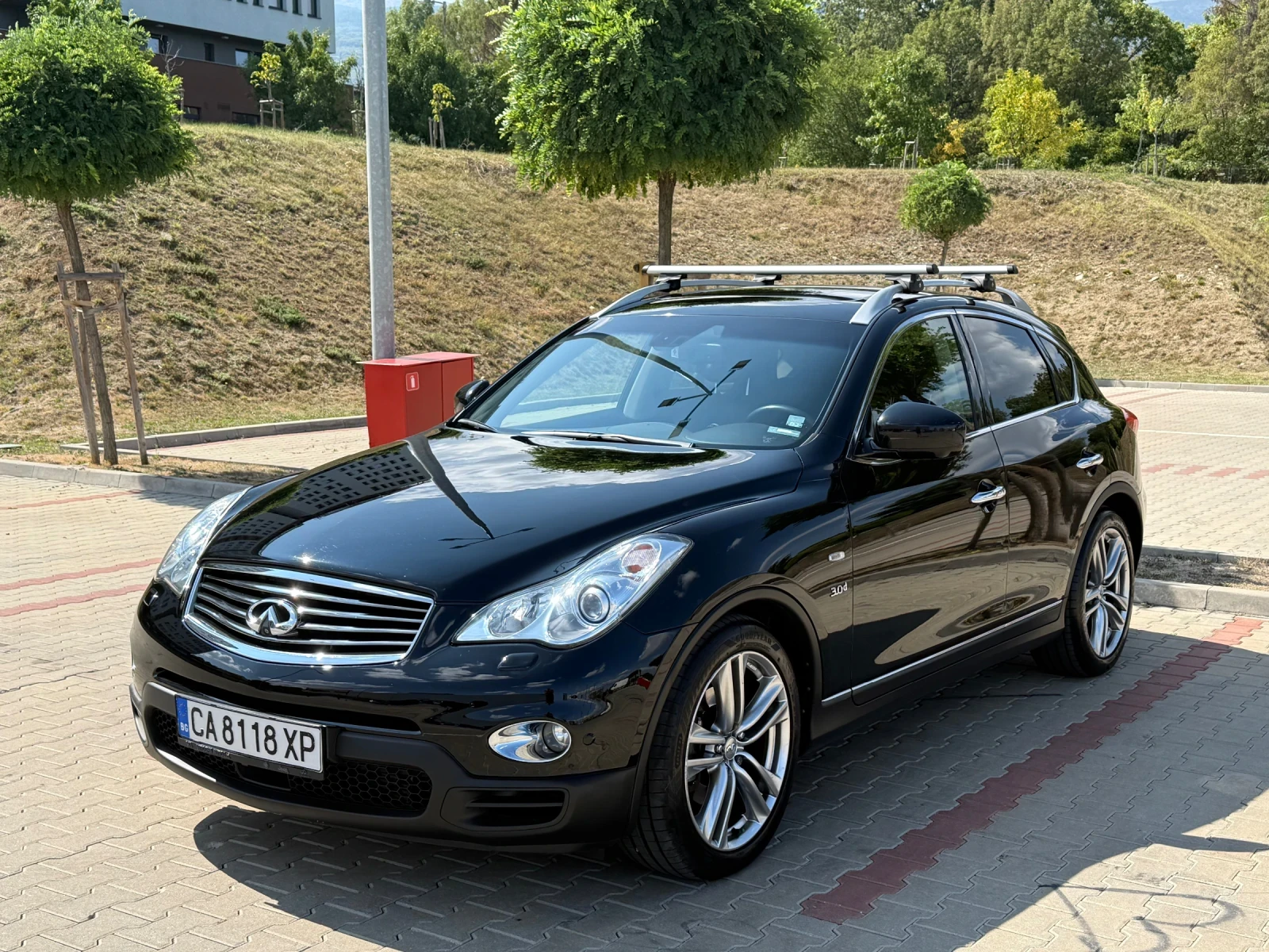 Infiniti QX50, снимка 3 - Автомобили и джипове - 54180181