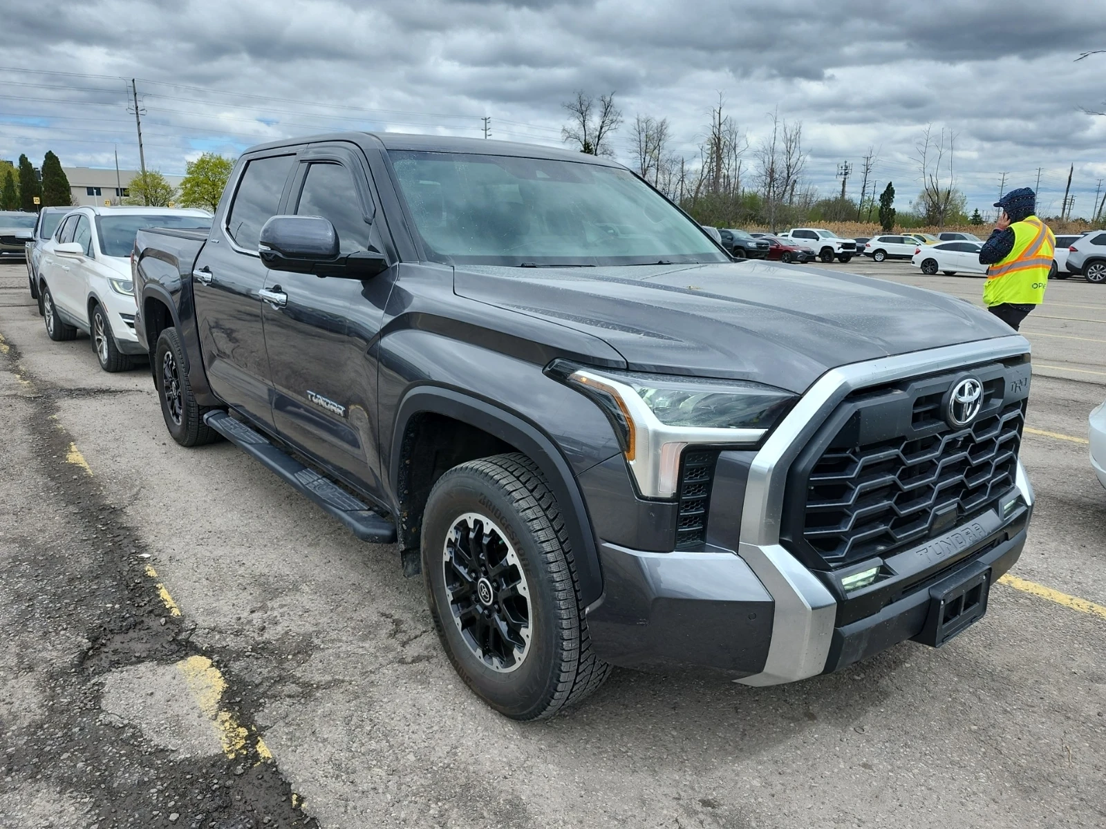 Toyota Tundra 4WD Limited CrewMax, снимка 2 - Автомобили и джипове - 54477831