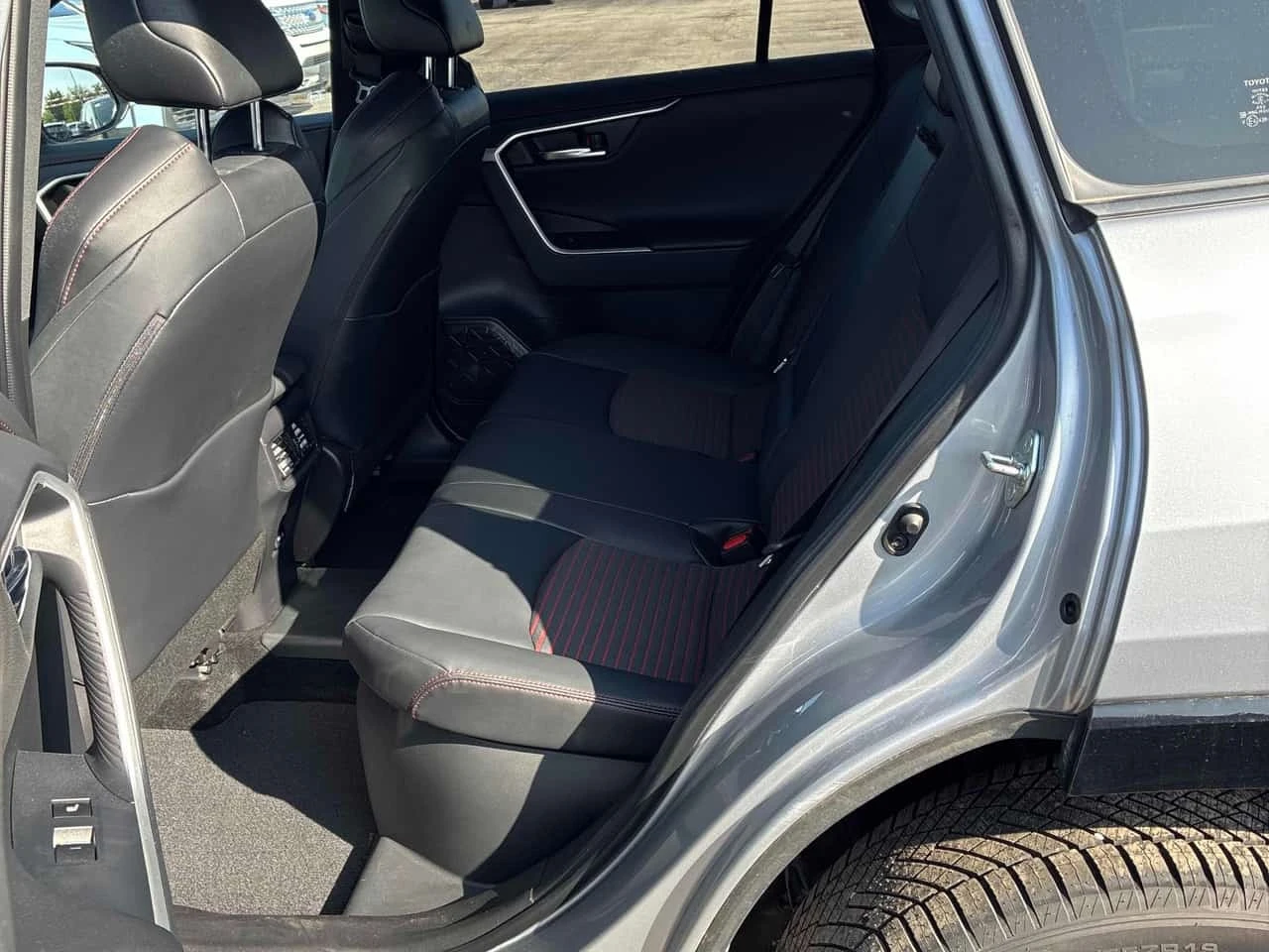 Toyota Rav4 * XSE * АВТОКРЕДИТ БЕЗ ПЪРВОНАЧАЛНА ВНОСКА* , снимка 11 - Автомобили и джипове - 55746294