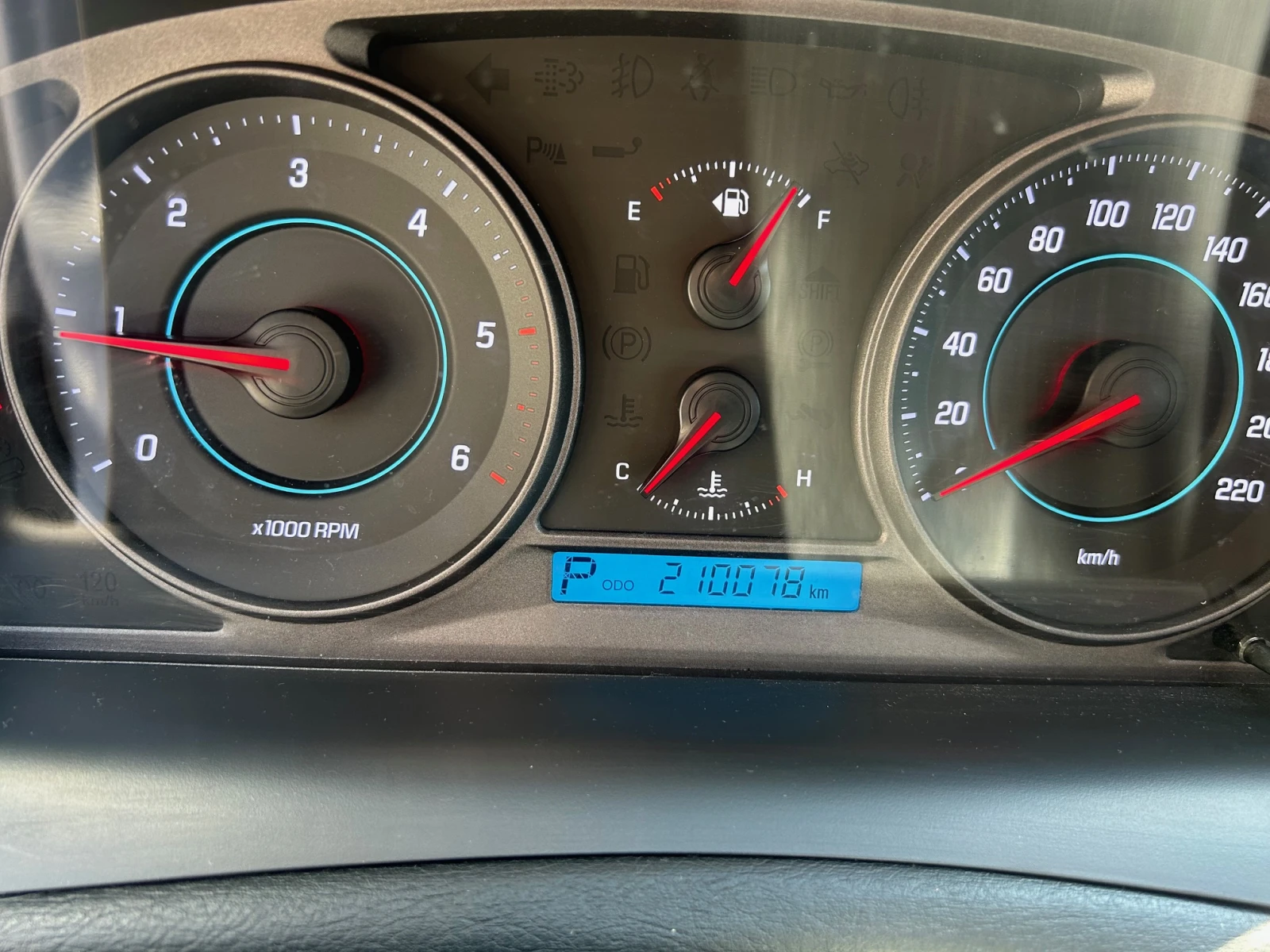 Chevrolet Captiva LTZ, снимка 10 - Автомобили и джипове - 56184575