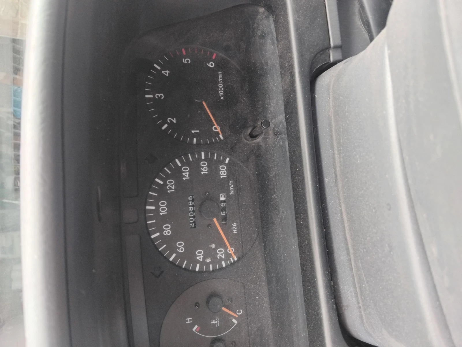 Toyota Hiace 2.4.D, снимка 6 - Бусове и автобуси - 54861628