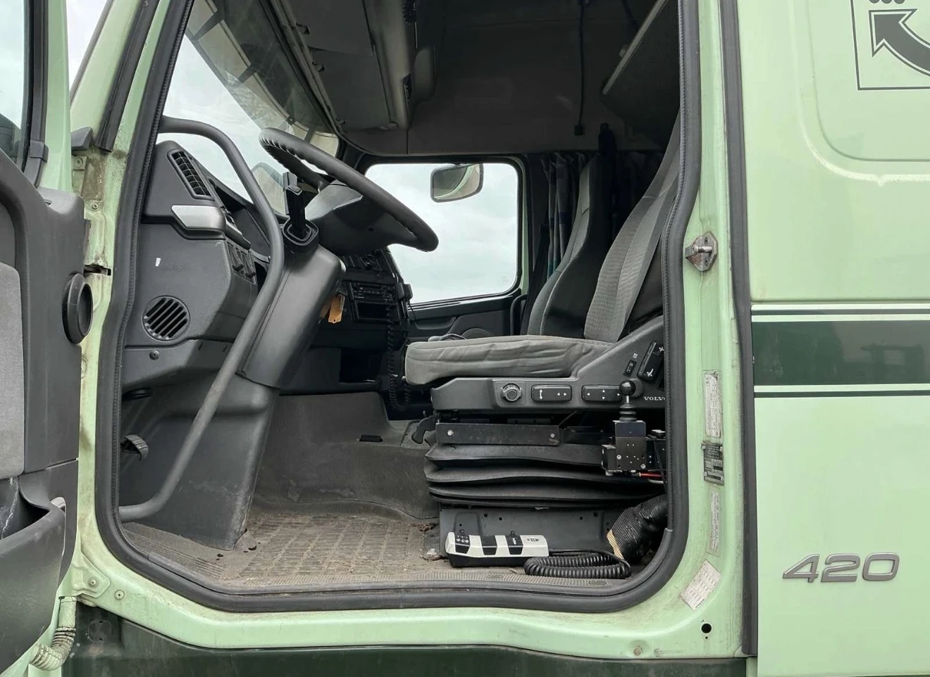 Volvo F12 420 К.Самосвал + Мултилифт, снимка 9 - Камиони - 54840275