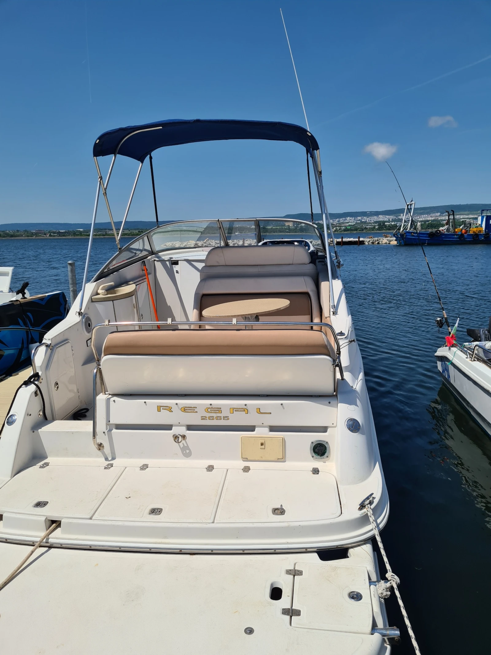 Моторна яхта Regal 2665 - изображение 2