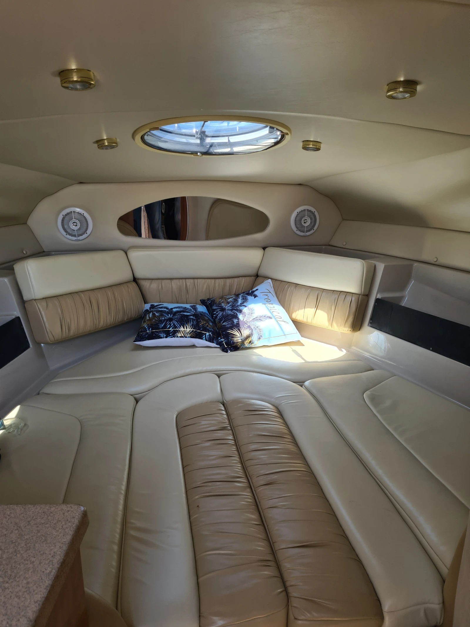 Моторна яхта Regal 2665 - изображение 7